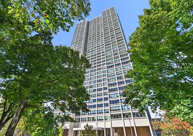 1700-e-56th-street-606-chicago-il-60637/hzid_dab8b715