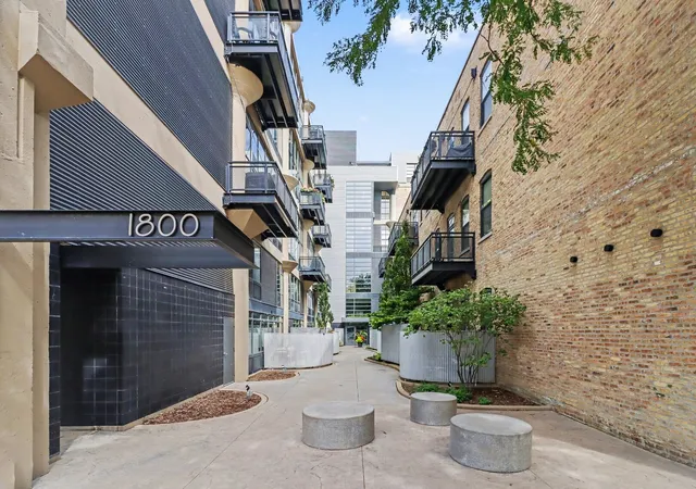 1800-w-grace-st-204-chicago-il-60613/hzid_5126ef51