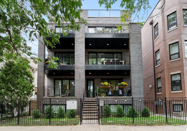 2422-w-lyndale-st-3-chicago-il-60647/hzid_cf473d93