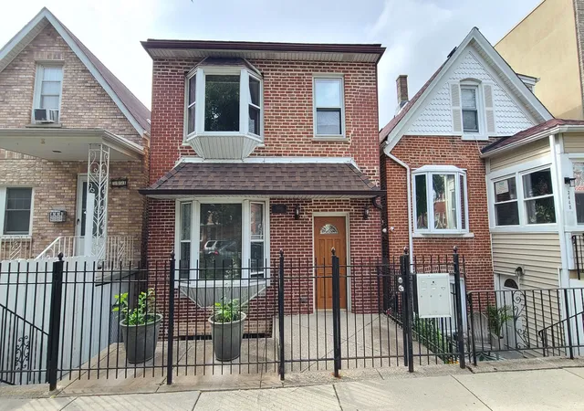 3450-s-leavitt-st-chicago-il-60608/hzid_696dbea4