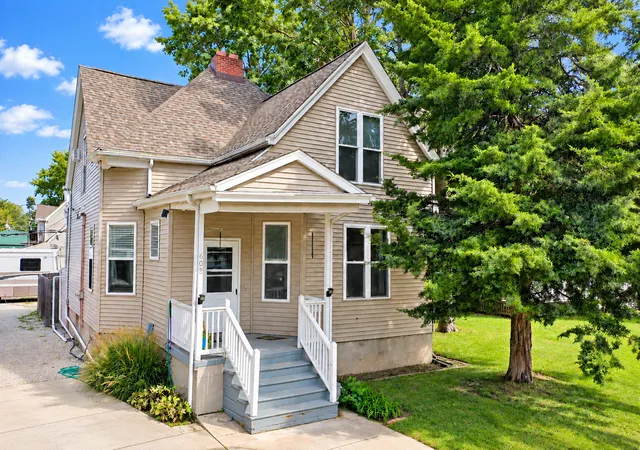 608-e-mulberry-st-bloomington-il-61701/hzid_a62b0717