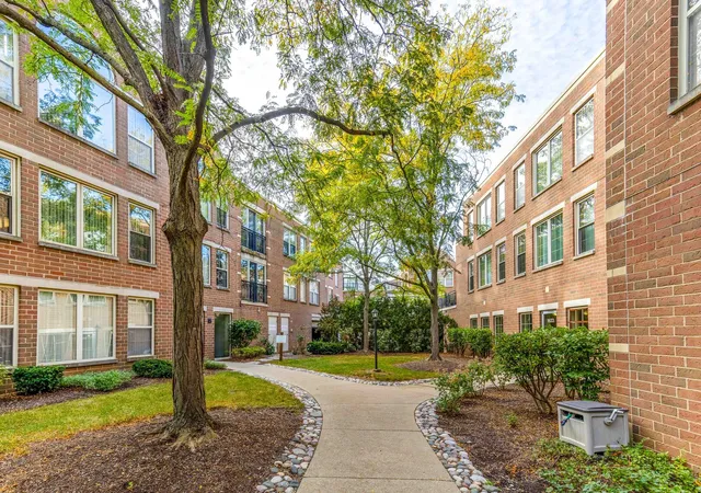 1625-glenview-rd-306-glenview-il-60025/hzid_7f540040