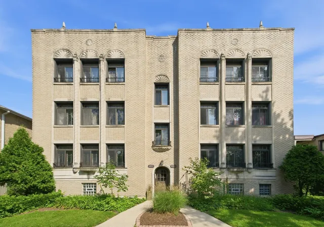 6211-n-mozart-st-2n-chicago-il-60659/hzid_d631f7b3