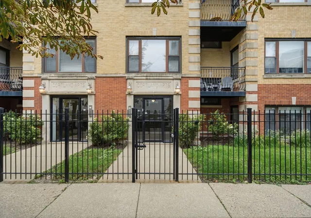 2700-w-cortland-ave-g-chicago-il-60647/hzid_0b697432
