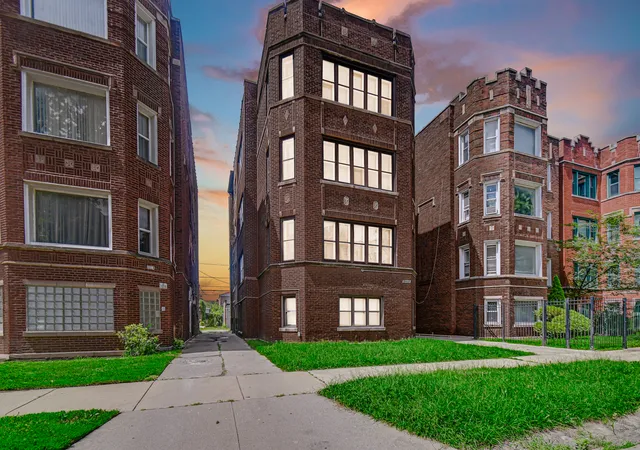 8010-s-phillips-ave-chicago-il-60617/hzid_7ad1e301