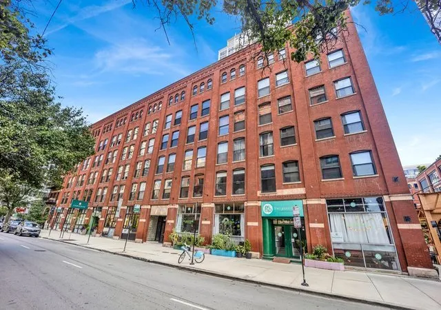 225-w-huron-st-211-chicago-il-60654/hzid_7cfc0261