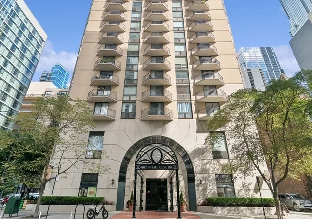 70-w-huron-st-1602-chicago-il-60654/hzid_43e2ec02