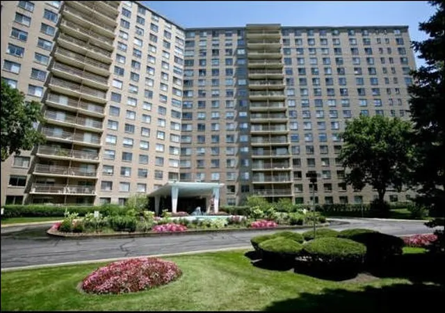 7061-n-kedzie-ave-305-chicago-il-60645/hzid_c0fb7898