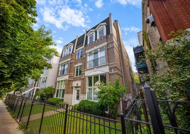 3111-n-seminary-ave-3n-chicago-il-60657/hzid_59f859c2