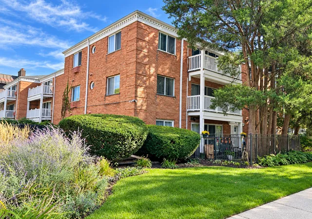 101-e-cossitt-ave-102-la-grange-il-60525/hzid_e61a8341
