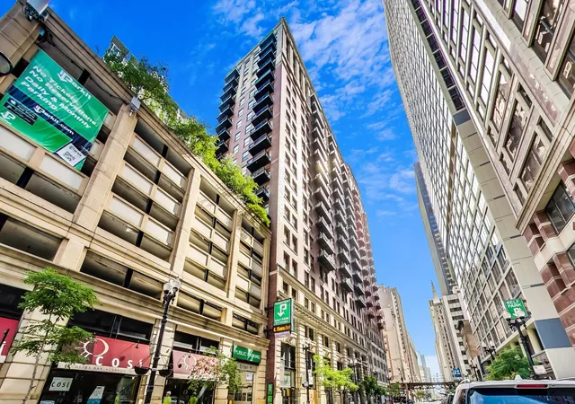 212-w-washington-st-1908-chicago-il-60606/hzid_32edab7c