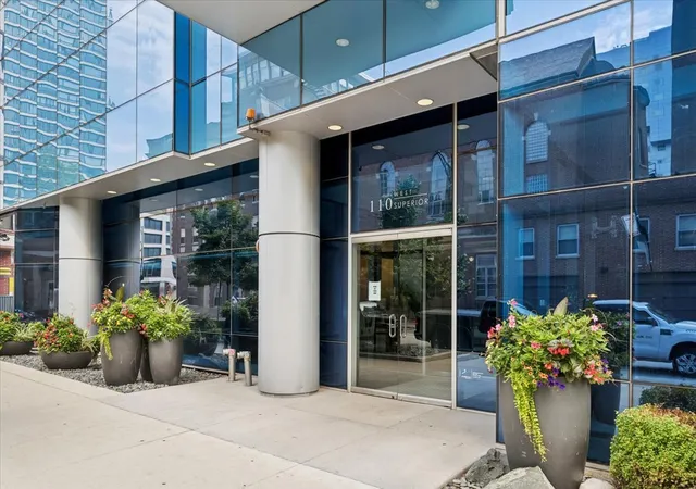 110-w-superior-st-1602-chicago-il-60654/hzid_a4bdf33f