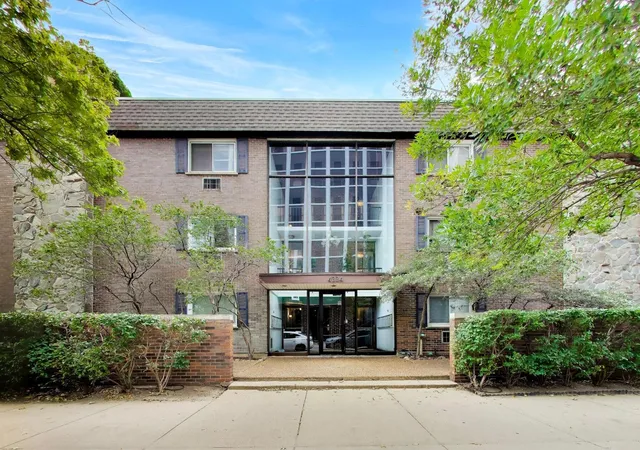 4334-n-clarendon-ave-102-chicago-il-60613/hzid_8d63fcbc