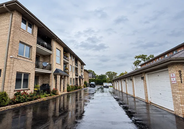 9211-s-roberts-rd-1b-hickory-hills-il-60457/hzid_c8303203