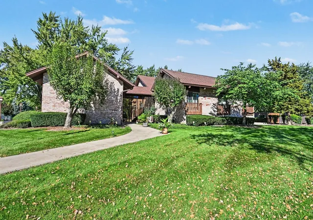 740-saint-andrews-ln-13-crystal-lake-il-60014/hzid_a627bdd4