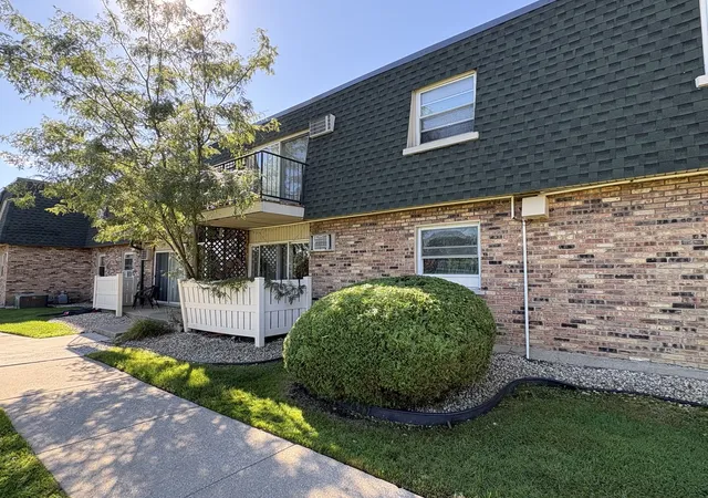 8431-w-99th-terrace-206-palos-hills-il-60465/hzid_79cac47f