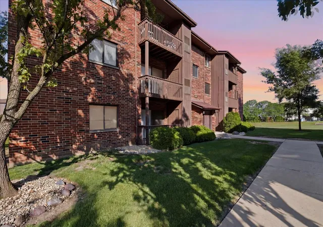 15805-peggy-ln-6-oak-forest-il-60452/hzid_8c9d4f0c