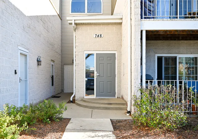 748-n-gary-ave-202-carol-stream-il-60188/hzid_3324d0e3