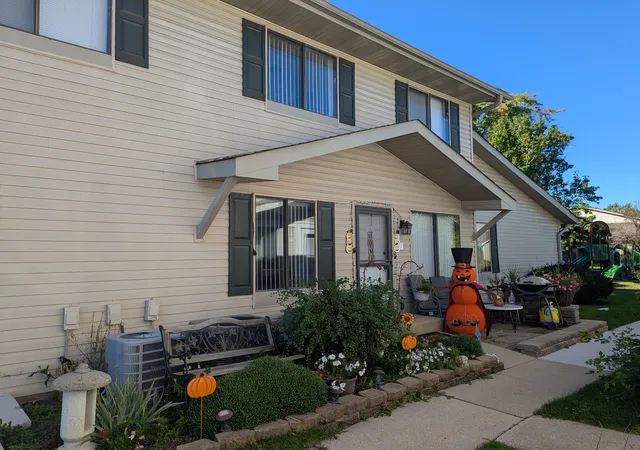 2s758-winchester-cir-3-warrenville-il-60555/hzid_1cec8167