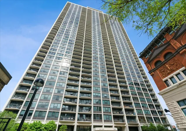 1560-n-sandburg-ter-4003-chicago-il-60610/hzid_bcb16d55