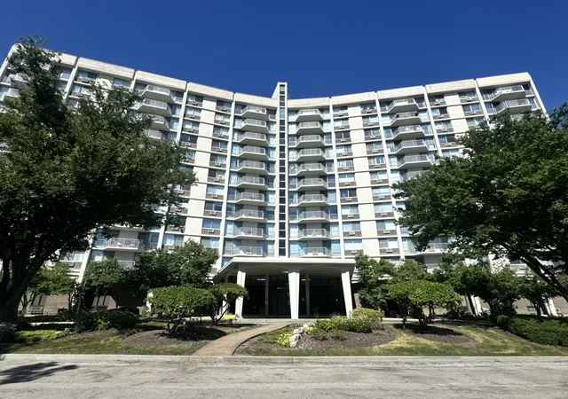 20-n-tower-rd-10m-oak-brook-il-60523/hzid_157667e7