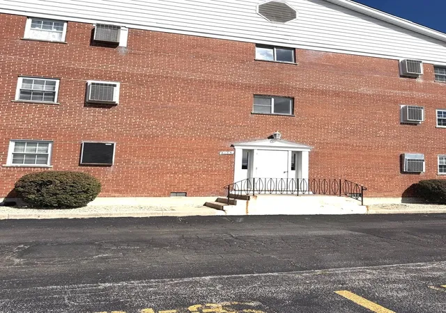 6135-w-94th-street-a3-oak-lawn-il-60453/hzid_c7ffce5f