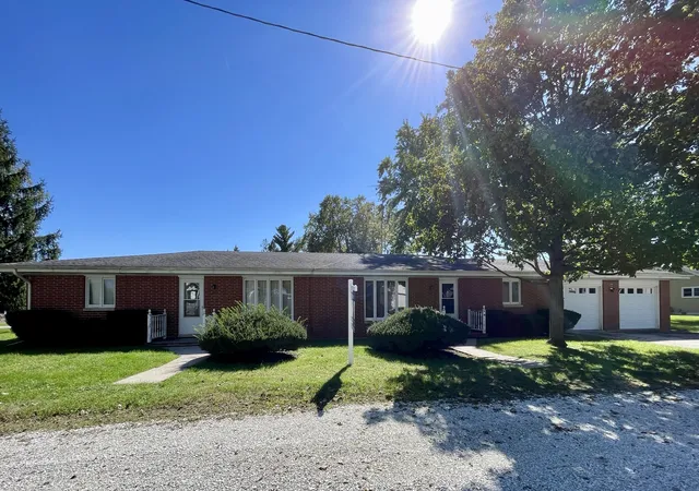 100-102-w-greenwood-st-grant-park-il-60940/hzid_20721c03