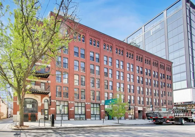 225-w-huron-st-306-chicago-il-60654/hzid_865ede7c