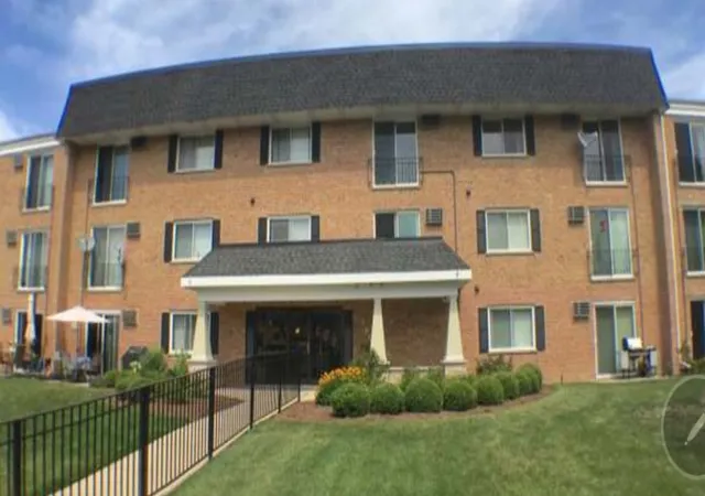 580-e-lawrence-ave-102-roselle-il-60172/hzid_06887f9b