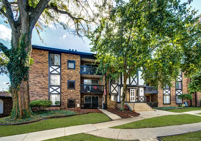13628-royal-ct-810-crestwood-il-60418/hzid_6d61cfe2