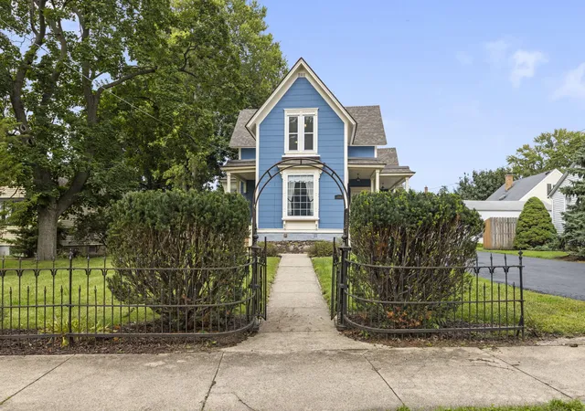 11-north-st-east-dundee-il-60118/hzid_1a48d6d9