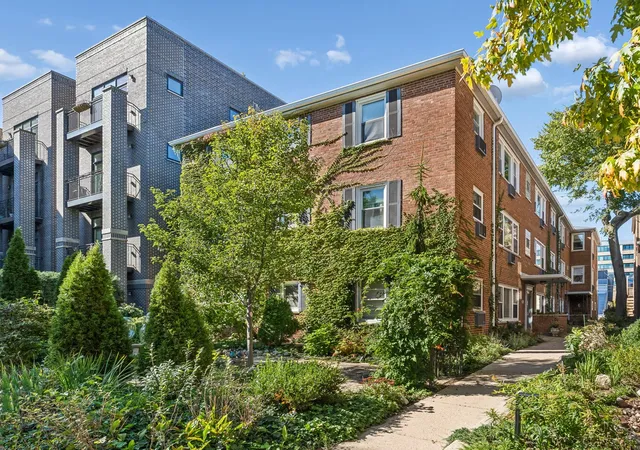 912-hinman-ave-2w-evanston-il-60202/hzid_a7c01c33