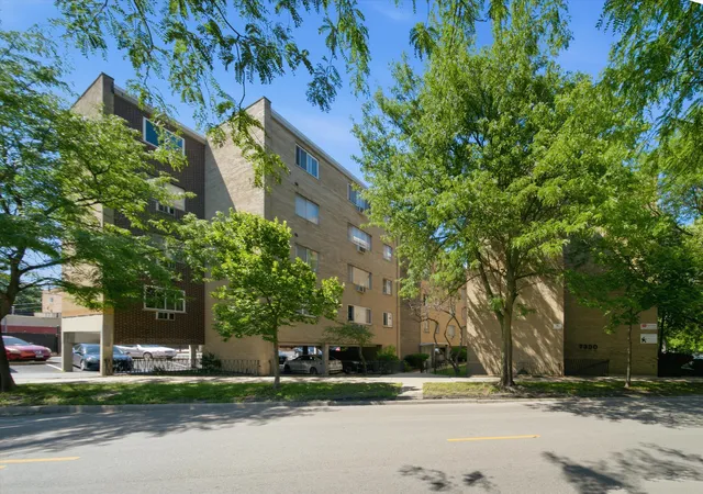 7320-n-rogers-ave-210-chicago-il-60626/hzid_8893caca