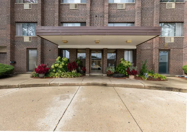 4624-n-commons-dr-303e-chicago-il-60656/hzid_7d04aa61