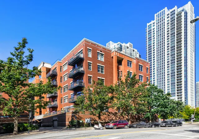 330-n-clinton-st-302-chicago-il-60661/hzid_fcdafbd9