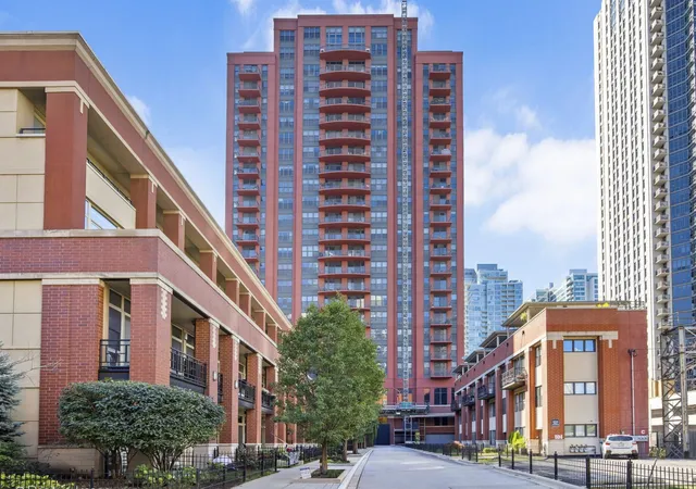 330-n-jefferson-st-402-chicago-il-60661/hzid_923661f8