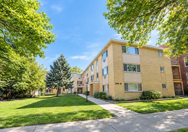 7019-n-ridge-blvd-1a-chicago-il-60645/hzid_8d916382
