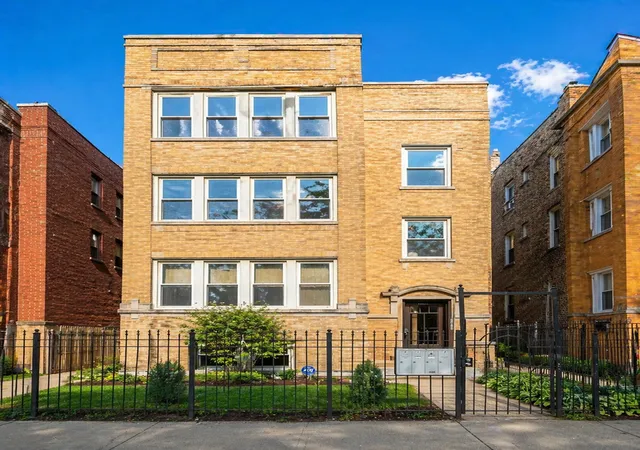 6335-n-claremont-ave-chicago-il-60659/hzid_8909d01c