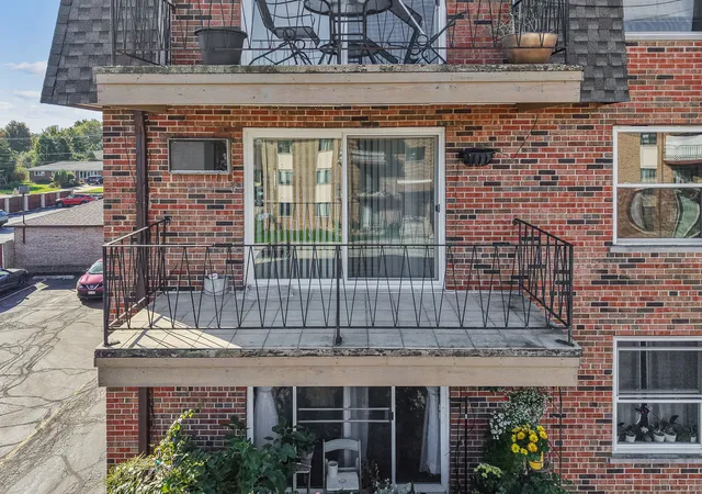 9143-s-roberts-rd-21-hickory-hills-il-60457/hzid_529ccb06