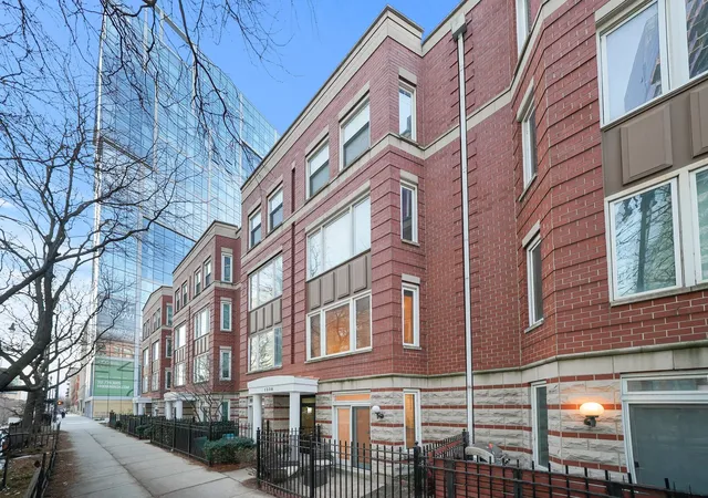 1338-s-wabash-ave-b-chicago-il-60605/hzid_b6b691c4