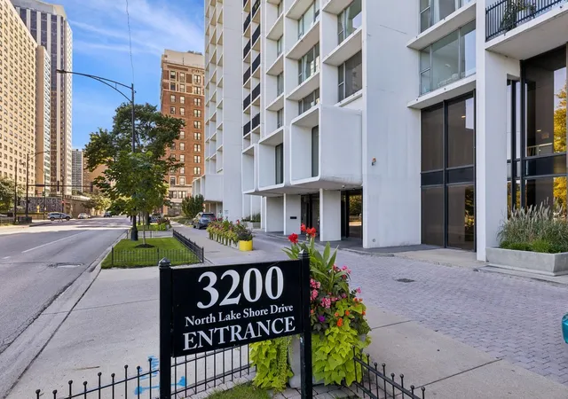 3200-n-lake-shore-dr-2402-chicago-il-60657/hzid_4fb52f05