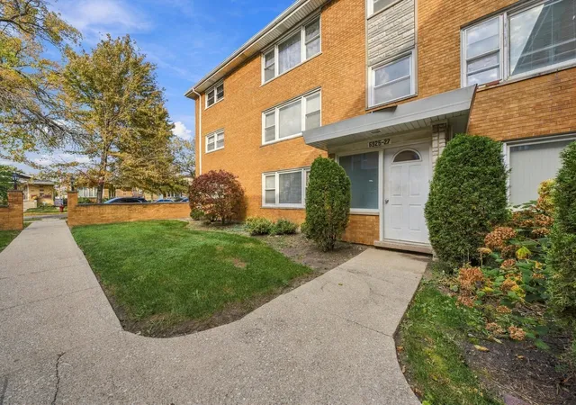 6927-w-64th-place-2-chicago-il-60638/hzid_84f6bc22