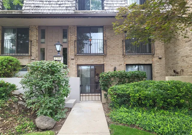 1709-northfield-sq-b-northfield-il-60093/hzid_cbe59fbd
