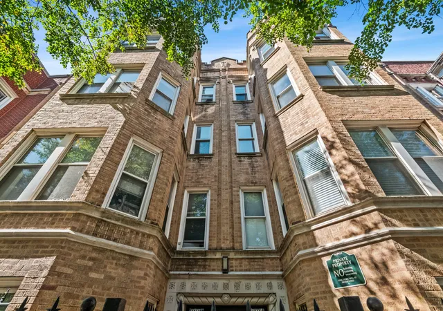 7012-s-paxton-ave-2n-chicago-il-60649/hzid_f4de5705