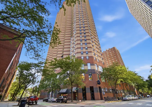 3660-n-lake-shore-dr-1506-chicago-il-60613/hzid_f1573802