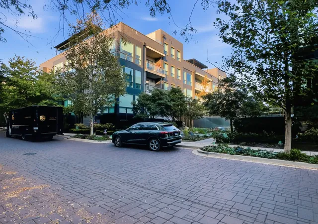 2643-n-hermitage-ave-105-chicago-il-60614/hzid_6703395d