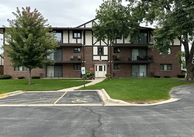 11042-s-theresa-cir-3a-palos-hills-il-60465/hzid_e378d437
