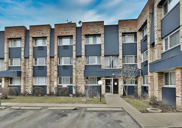 8637-w-1-2-foster-ave-1b-chicago-il-60656/hzid_81d739dc