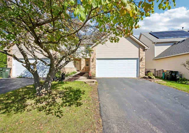 1084-viewpoint-dr-lake-in-the-hills-il-60156/hzid_bd609505