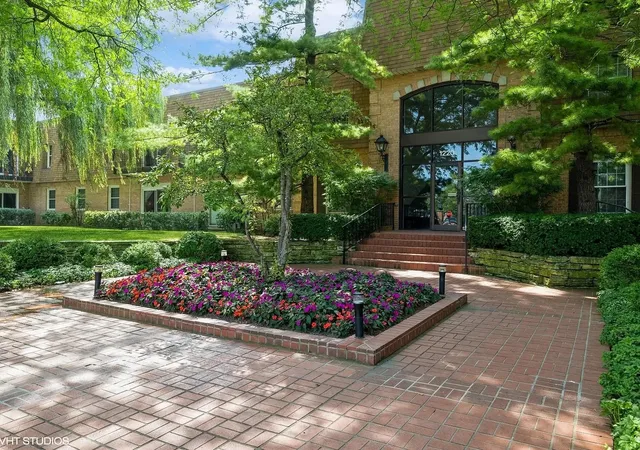 1220-park-ave-126-highland-park-il-60035/hzid_84bf66aa